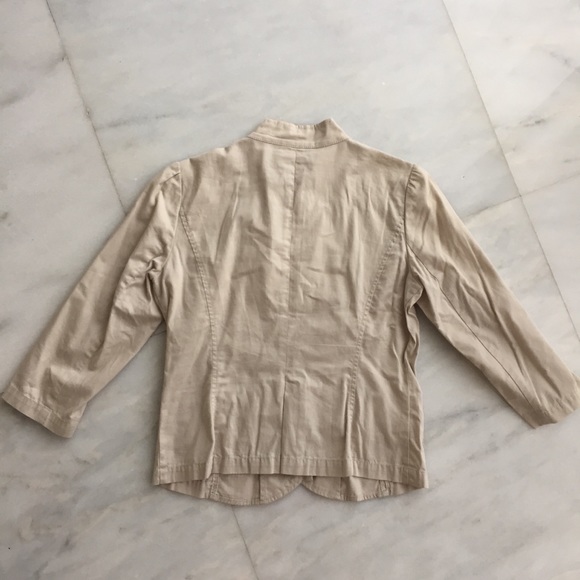 Lightweight button-down LOFT jacket - Picture 3 of 3